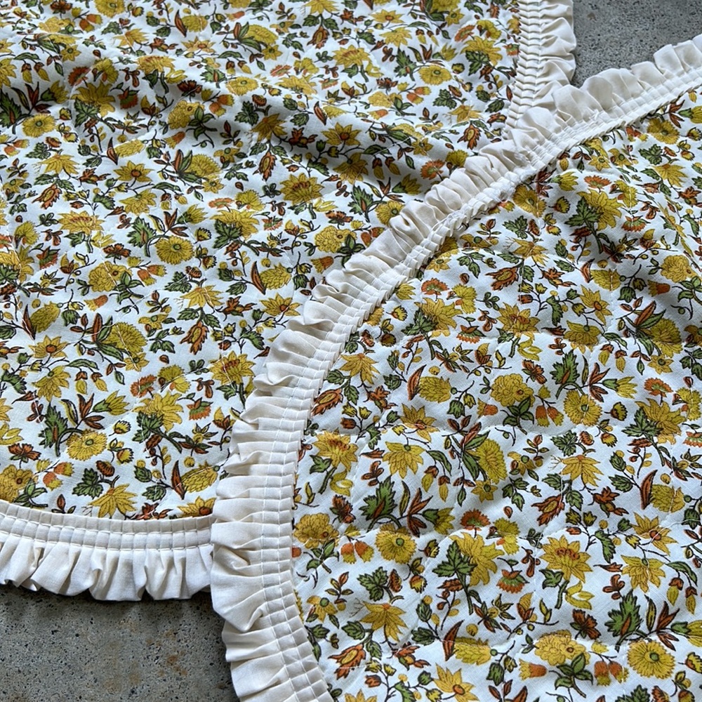 Vintage Floral Cloth Placemats 70s
